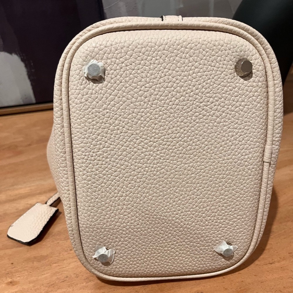 Cream bucket bag top handle - designer - Picture 6 of 9